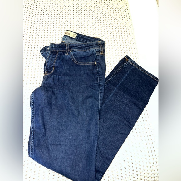 Hollister Skinny Jeans - Picture 2 of 4